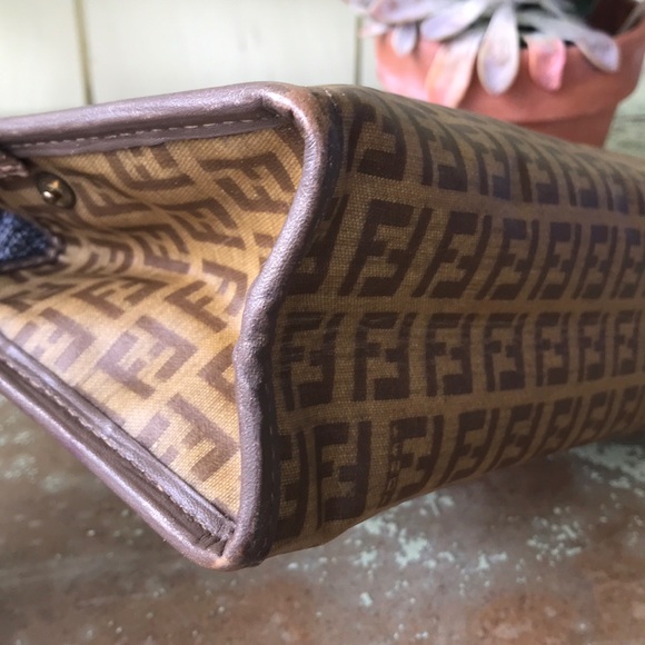 💕SOLD💕Fendi zucchino zippered clutch - Picture 4 of 11